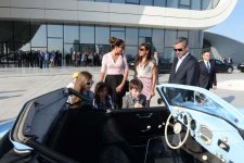 Vintage cars rally in Baku commemorates national leader Heydar Aliyev’s 91st anniversary
