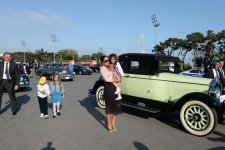 Vintage cars rally in Baku commemorates national leader Heydar Aliyev’s 91st anniversary