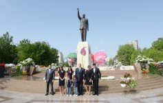 Azerbaijani president, his spouse attend Flower Festival in Baku (PHOTO)