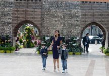 Azerbaijani president, his spouse attend Flower Festival in Baku (PHOTO)