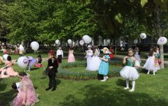 Azerbaijani president, his spouse attend Flower Festival in Baku (PHOTO)