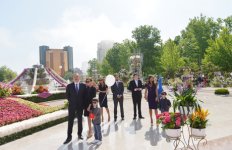 Azerbaijani president, his spouse attend Flower Festival in Baku (PHOTO)