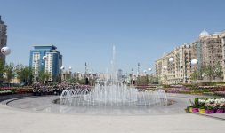 Azerbaijani president, his spouse attend Flower Festival in Baku (PHOTO)