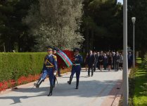 Ilham Aliyev, his spouse pay tribute to Azerbaijani national leader Heydar Aliyev (UPDATE)