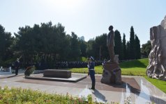 Ilham Aliyev, his spouse pay tribute to Azerbaijani national leader Heydar Aliyev (UPDATE)