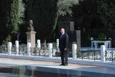 Ilham Aliyev, his spouse pay tribute to Azerbaijani national leader Heydar Aliyev (UPDATE)