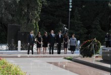 Ilham Aliyev, his spouse pay tribute to Azerbaijani national leader Heydar Aliyev (UPDATE)