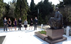 Ilham Aliyev, his spouse pay tribute to Azerbaijani national leader Heydar Aliyev (UPDATE)