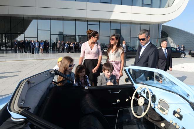 Vintage cars rally in Baku commemorates national leader Heydar Aliyev’s 91st anniversary