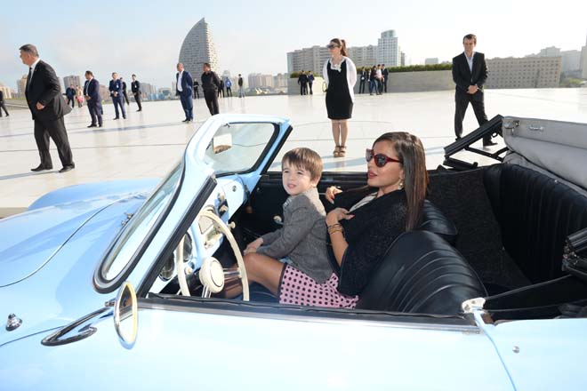 Vintage cars rally in Baku commemorates national leader Heydar Aliyev’s 91st anniversary