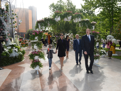Azerbaijani president, his spouse attend Flower Festival in Baku (PHOTO)