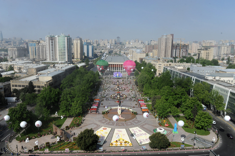 Azerbaijani president, his spouse attend Flower Festival in Baku (PHOTO)
