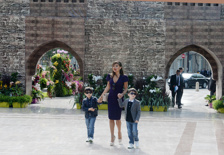 Azerbaijani president, his spouse attend Flower Festival in Baku (PHOTO)