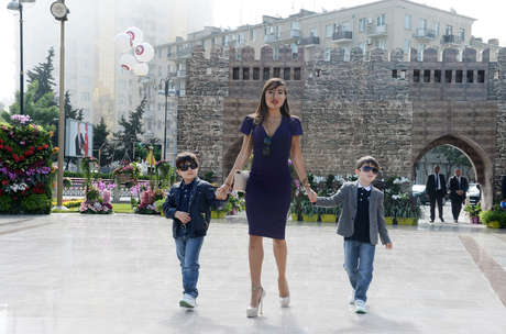 Azerbaijani president, his spouse attend Flower Festival in Baku (PHOTO)