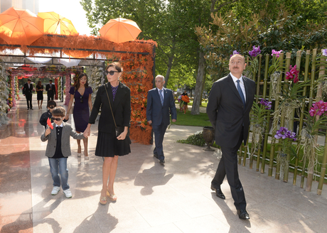 Azerbaijani president, his spouse attend Flower Festival in Baku (PHOTO)