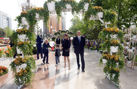 Azerbaijani president, his spouse attend Flower Festival in Baku (PHOTO)