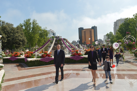 Azerbaijani president, his spouse attend Flower Festival in Baku (PHOTO)