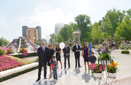 Azerbaijani president, his spouse attend Flower Festival in Baku (PHOTO)