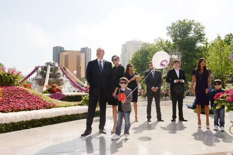 Azerbaijani president, his spouse attend Flower Festival in Baku (PHOTO)
