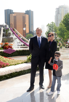 Azerbaijani president, his spouse attend Flower Festival in Baku (PHOTO)