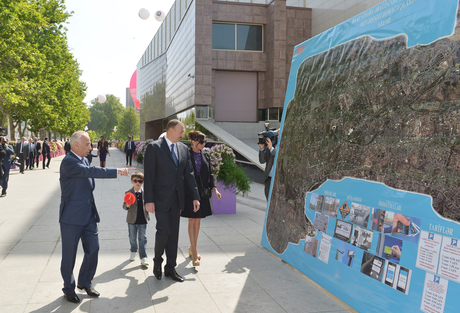 Azerbaijani president, his spouse attend Flower Festival in Baku (PHOTO)