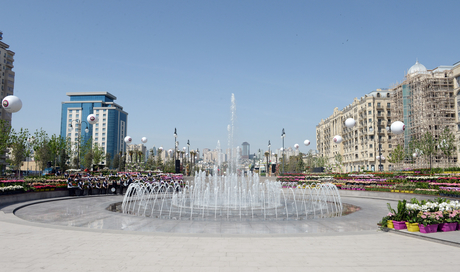 Azerbaijani president, his spouse attend Flower Festival in Baku (PHOTO)