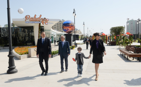 Azerbaijani president, his spouse attend Flower Festival in Baku (PHOTO)