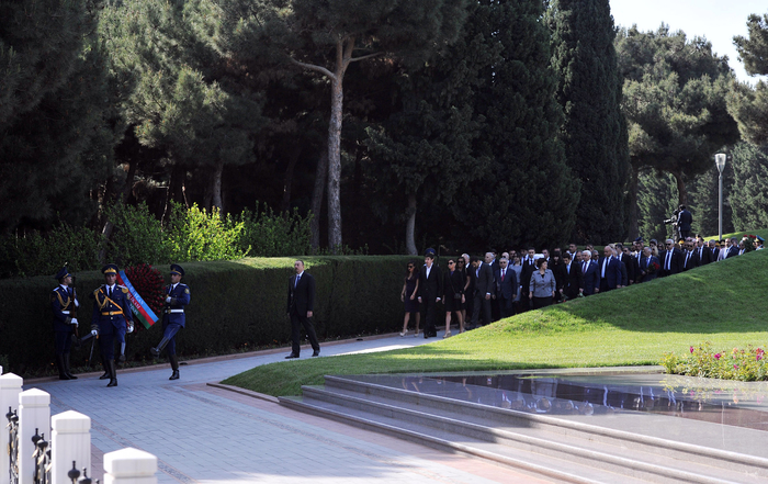 Ilham Aliyev, his spouse pay tribute to Azerbaijani national leader Heydar Aliyev (UPDATE)