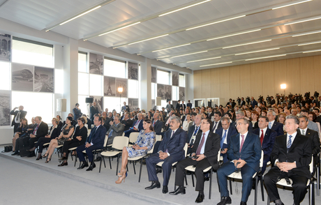 Ilham Aliyev, Francois Hollande, and First Lady Mehriban Aliyeva observe construction of French Lyceum in Baku