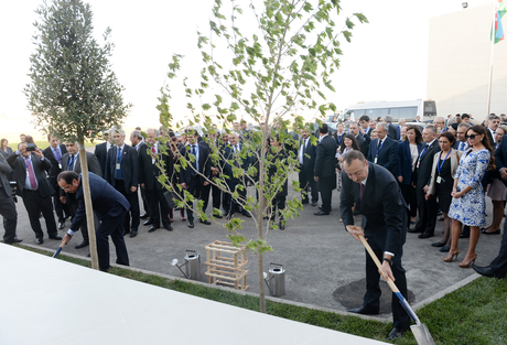 Ilham Aliyev, Francois Hollande, and First Lady Mehriban Aliyeva observe construction of French Lyceum in Baku