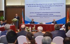 President Ilham Aliyev met in Hanoi with Vietnamese students educated in Azerbaijan