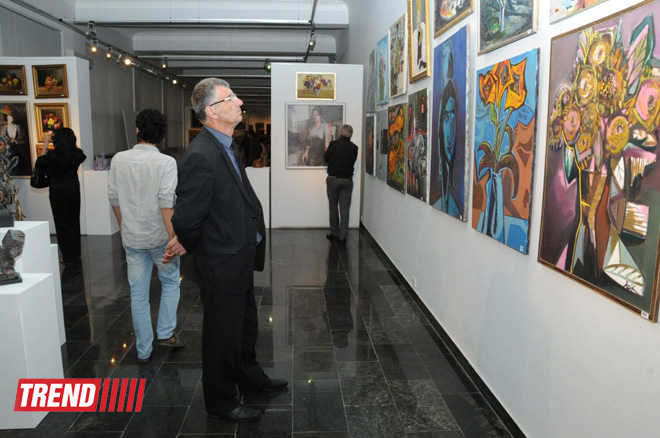 EY Azerbaijan sponsors Colorful Thoughts art exhibition in Baku (PHOTO)