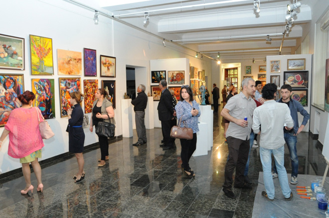 EY Azerbaijan sponsors Colorful Thoughts art exhibition in Baku (PHOTO)