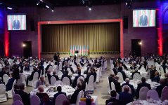 Azerbaijani president and his spouse attend official reception on occasion of Republic Day