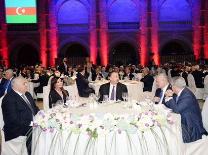 Azerbaijani president and his spouse attend official reception on occasion of Republic Day