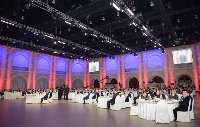 Azerbaijani president and his spouse attend official reception on occasion of Republic Day