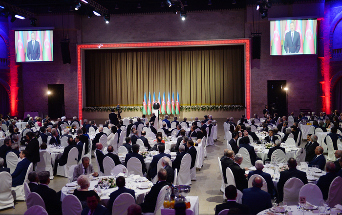 Azerbaijani president and his spouse attend official reception on occasion of Republic Day