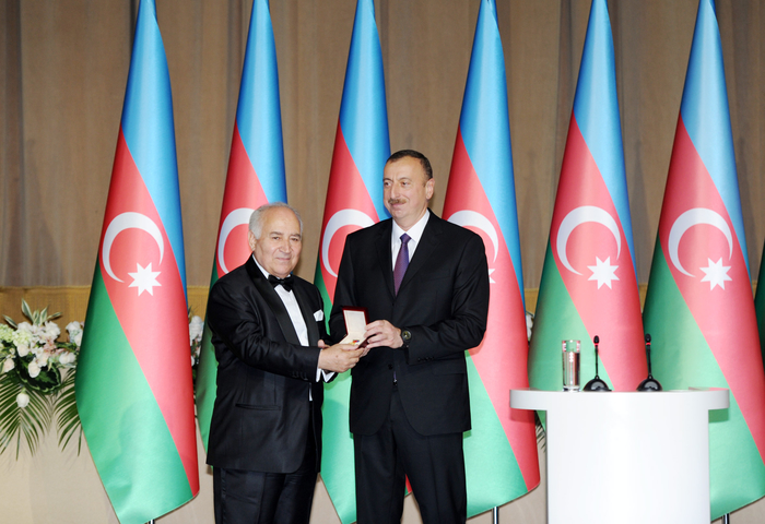 Azerbaijani president and his spouse attend official reception on occasion of Republic Day