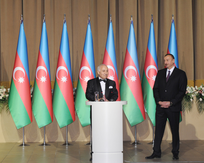 Azerbaijani president and his spouse attend official reception on occasion of Republic Day