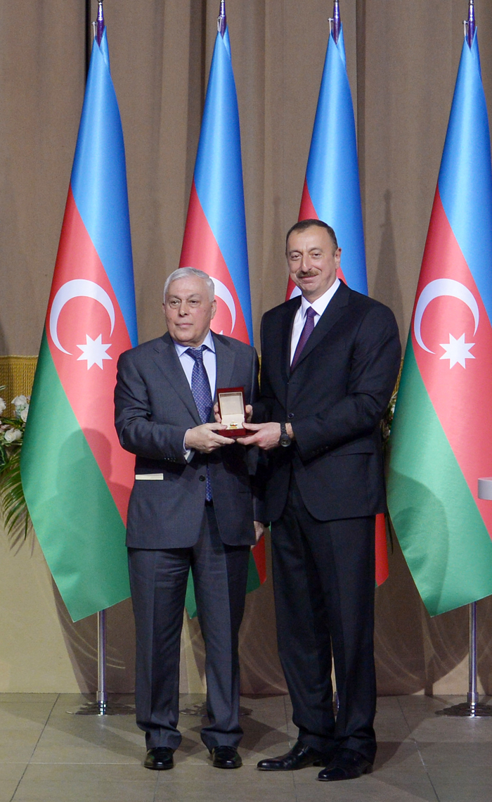 Azerbaijani president and his spouse attend official reception on occasion of Republic Day