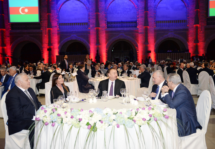 Azerbaijani president and his spouse attend official reception on occasion of Republic Day