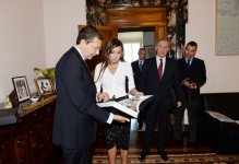 Azerbaijani First Lady Mehriban Aliyeva meets Rome Mayor (PHOTO)