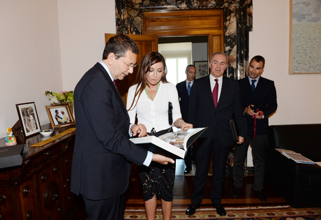 Azerbaijani First Lady Mehriban Aliyeva meets Rome Mayor (PHOTO)