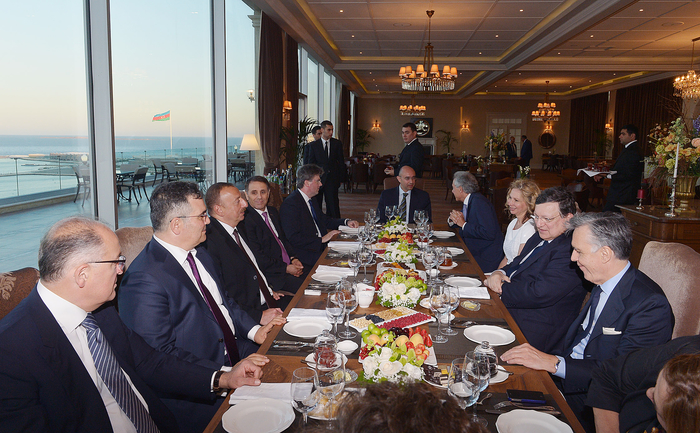 President Ilham Aliyev and President of the European Commission Jose Manuel Barroso visited the Highland Park (PHOTO)