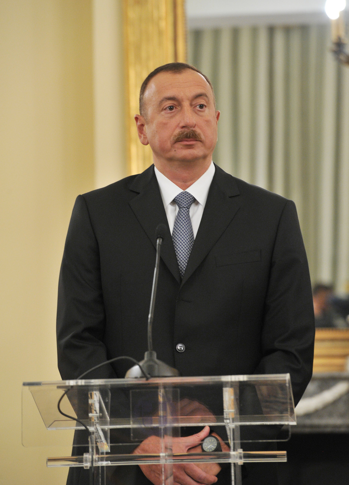 President Ilham Aliyev and Greek President Karolos Papoulias made statements for the press