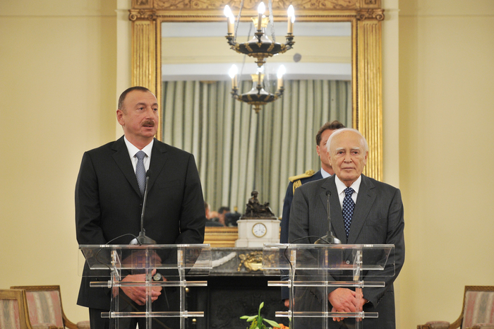 President Ilham Aliyev and Greek President Karolos Papoulias made statements for the press