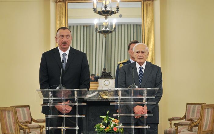President Ilham Aliyev and Greek President Karolos Papoulias made statements for the press
