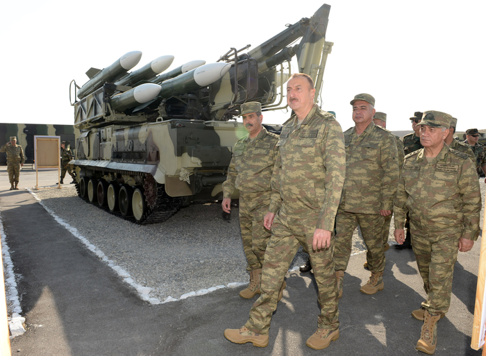 President Aliyev watches operational and tactical exercise of Azerbaijani Armed Forces