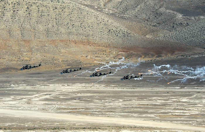 President Aliyev watches operational and tactical exercise of Azerbaijani Armed Forces