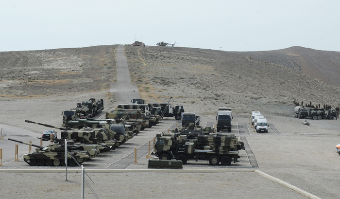 President Aliyev watches operational and tactical exercise of Azerbaijani Armed Forces